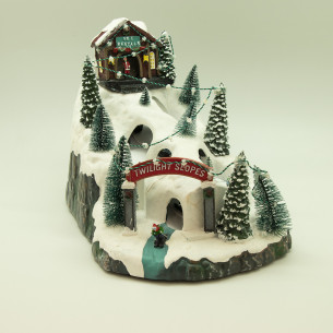 Villaggio di Natale musicale con luci e montagne innevate Domus